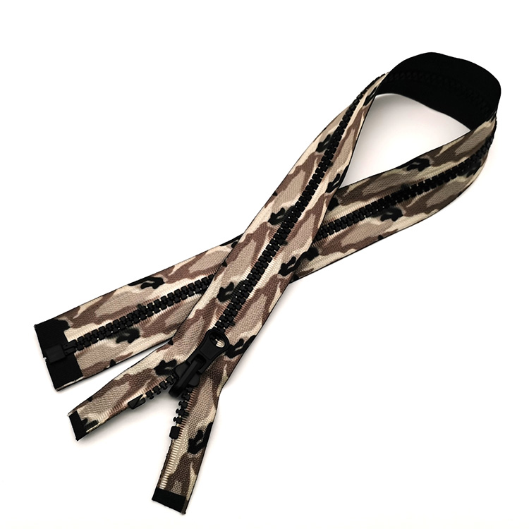 Camouflage resin zipper