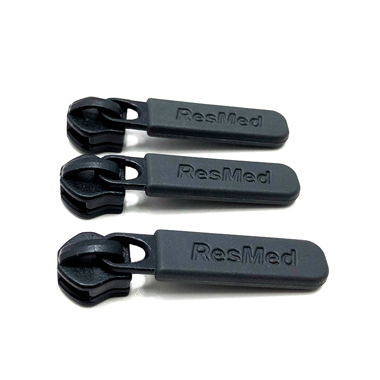 Which is better plastic zipper or metal zipper