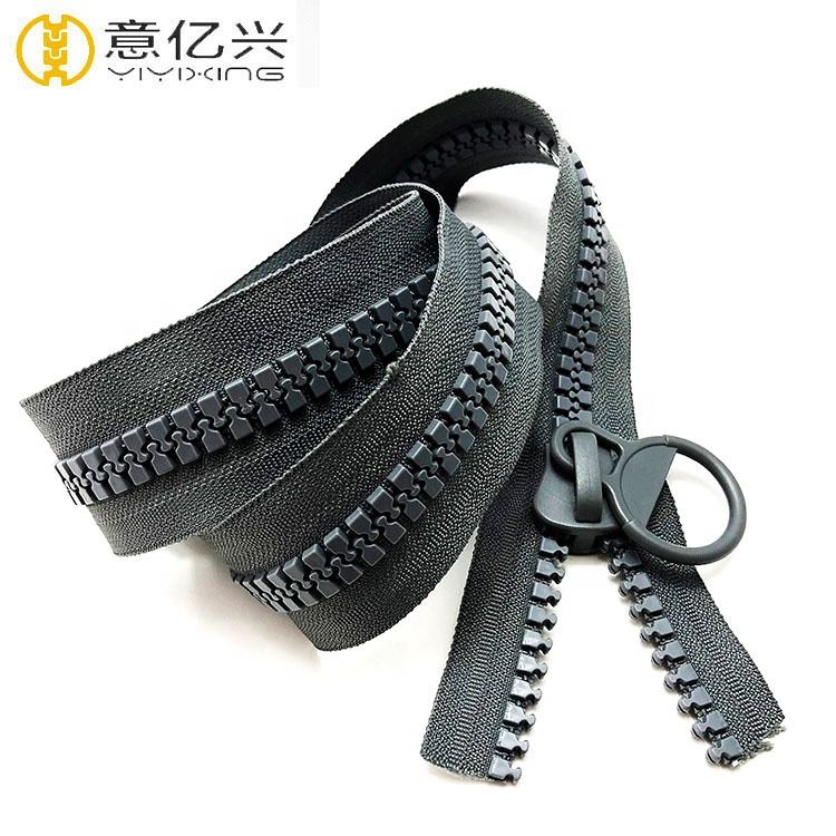 black zipper
