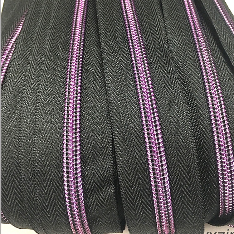 black zipper