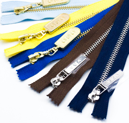 What are the characteristics of metal zipper?