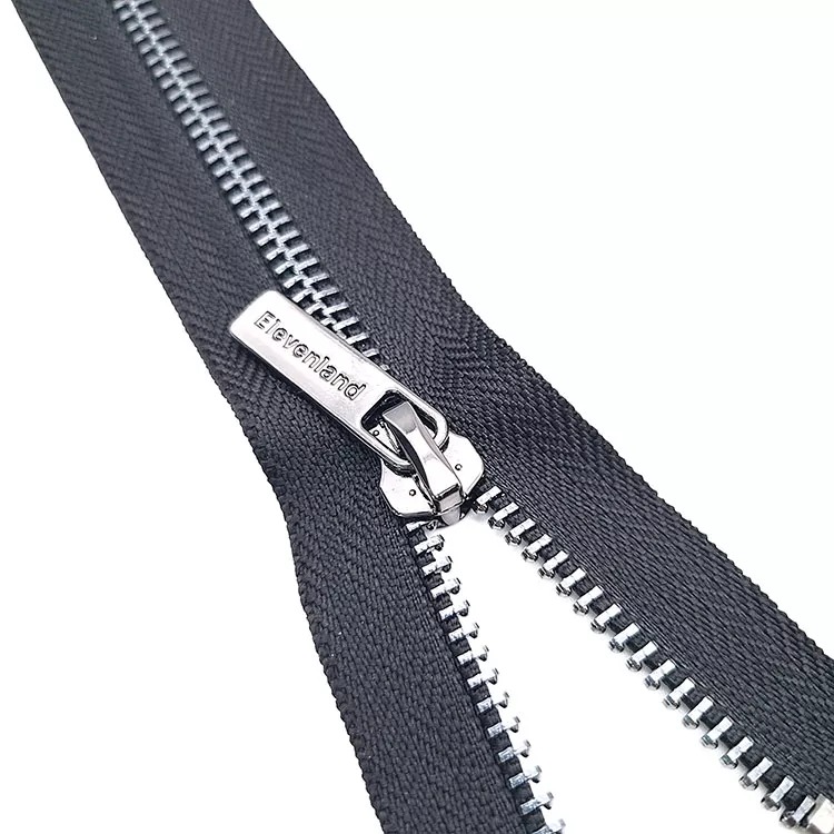 What are the benefits of choosing metal zippers - YYX